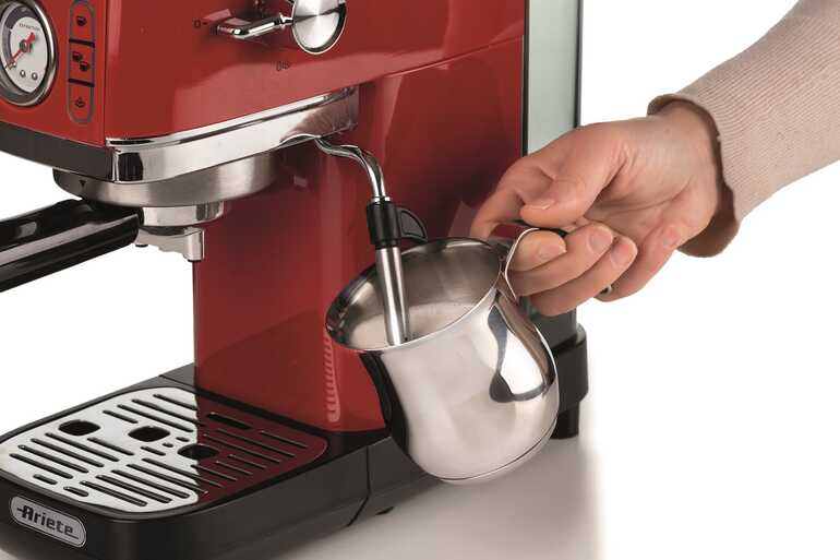 Ariete Moderna Espresso Slim Kahve Makinesi Kırmızı 1381/13 Ariete Moderna Espresso Slim Kahve Makinesi Kırmızı 1381/13
